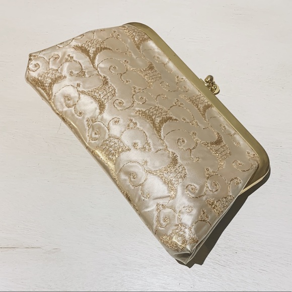 SOLD🚫RARE Vintage 60s Plastic covered Silk Clutch - Picture 4 of 7